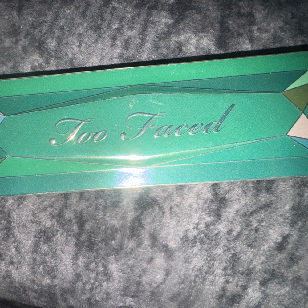 Limited edition Too Faced Emerald Green Palette